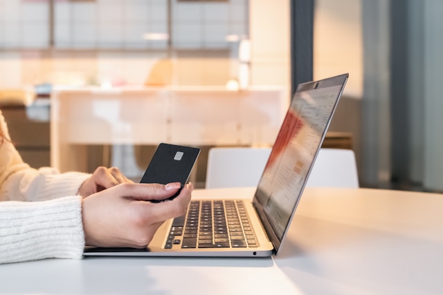 How Much Should SMBs Spend on a LinkedIn Ads Budget?